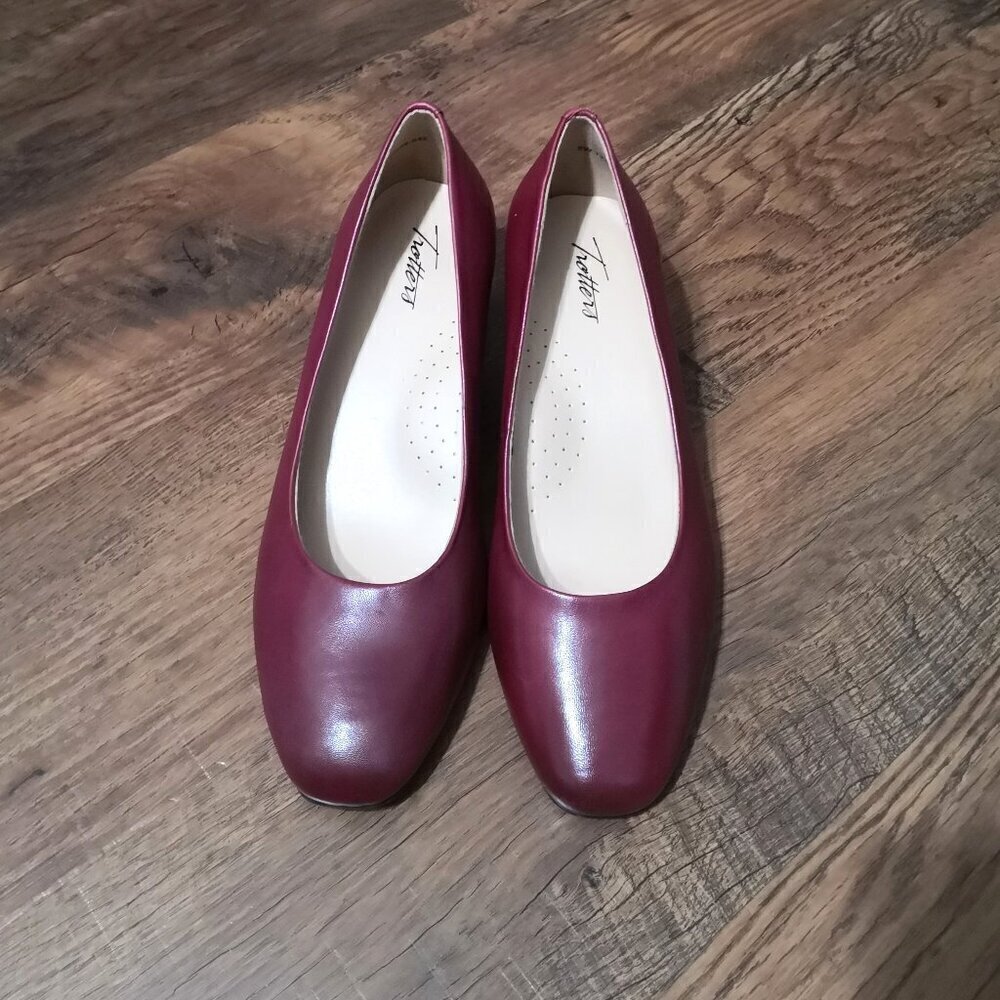 Trotters Daria Slip-On Block Heel Pump‎ Size 9.5W